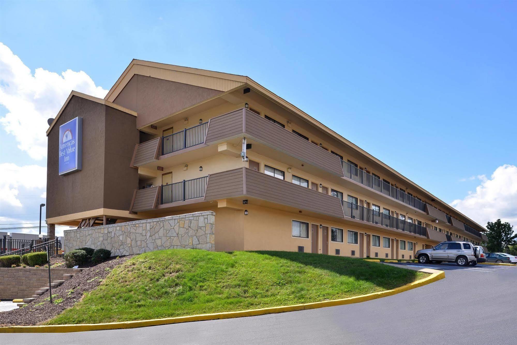 Americas Value Inn-pittsburgh Airport 2*